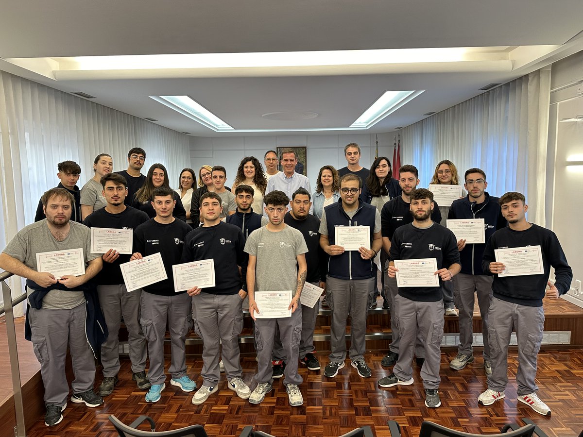 👷Finalitza el programa T’avalem «Escorxador Viu 22-23» amb la formació i ocupació d’una vintena de joves.

➡️Amb aquest projecte, subvencionat des de <a href="/GVAlabora/">GVA LABORA</a>, s’ha pogut construir un mur de tancament perimetral a l’escorxador.

➕tinyurl.com/bdeta5s9