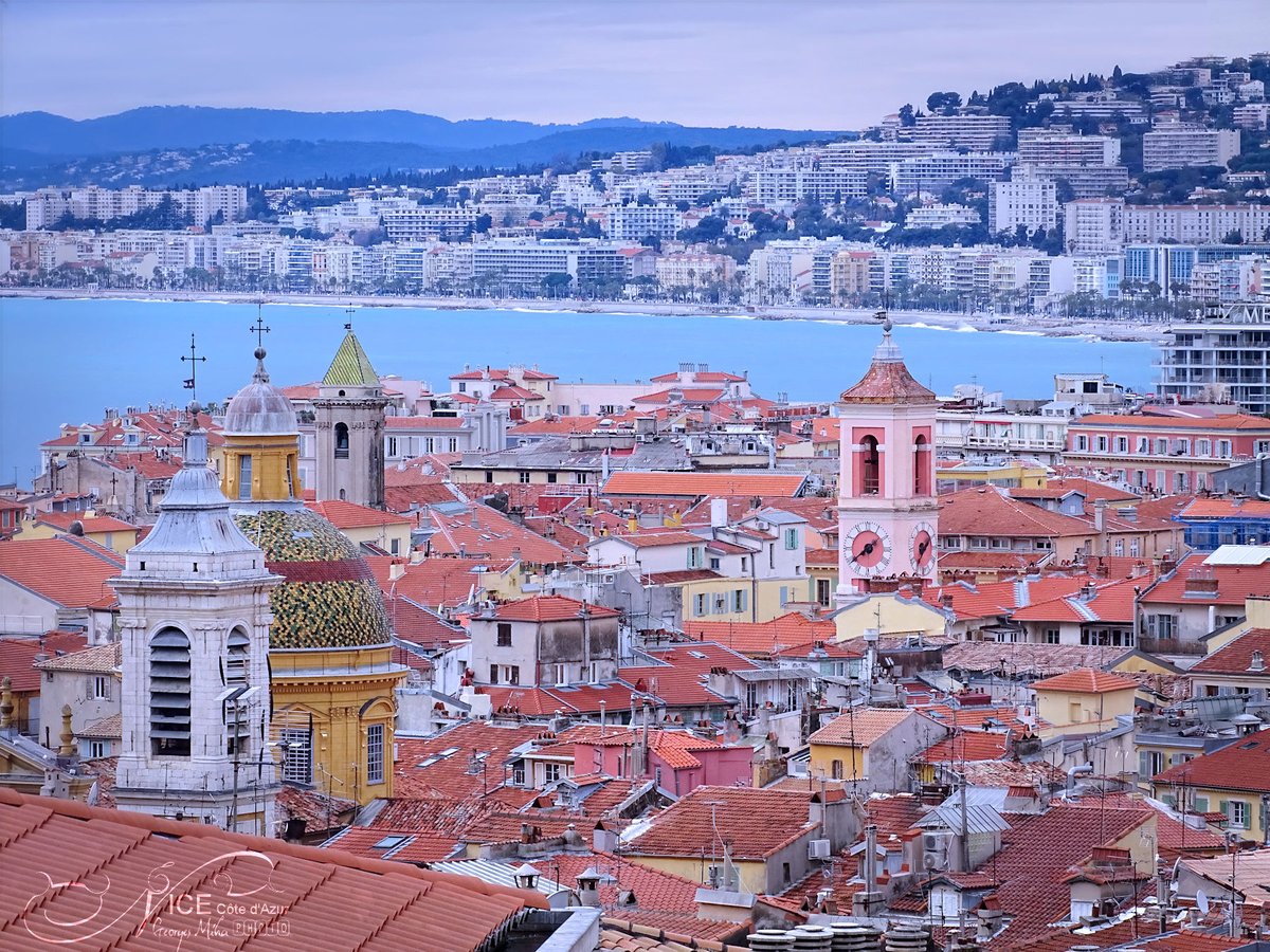 Les toits de la vieille ville très prises par les aquarellistes 😎@villedenice @VisitCotedazur @ExploreNCA #ILoveNice #GuideInstaNice #CotedAzurFrance #georgesmiha #geozine #nicetourisme #AmbassadeursCotedAzurFrance #ExploreNiceCotedAzur