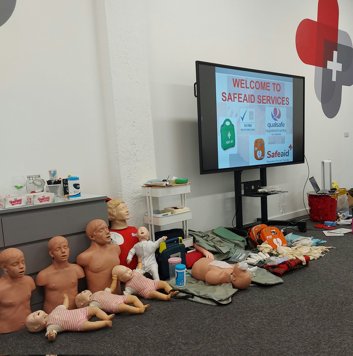 the_wills_way's tweet image. A full on day of training ahead today @safeaidservices for day 2 of my Paediatric First Aid training ⛑️😊 #discoveringwhatspossible

@Lea_Forest_HT @LFP_Dep @LFP_DHT_MrW @lea_forest_aet @MrsCraven__