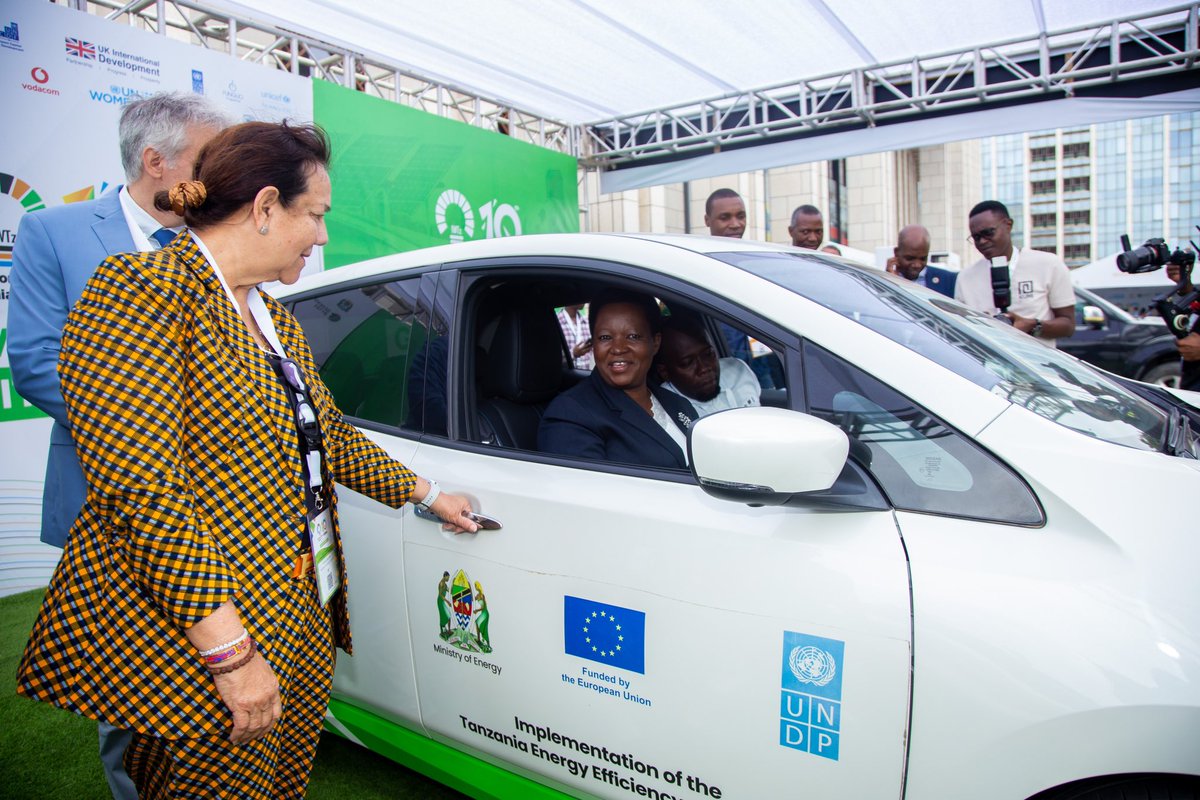 Thanks to @EUinTZ , Tanzania unveils its first electric car at the #IWTz2024 through the Tanzania Energy Efficiency program, a major step toward sustainable transportation, lower carbon emissions, and adopting cleaner energy for a greener future. 
#CleanEnergy #Sustainability