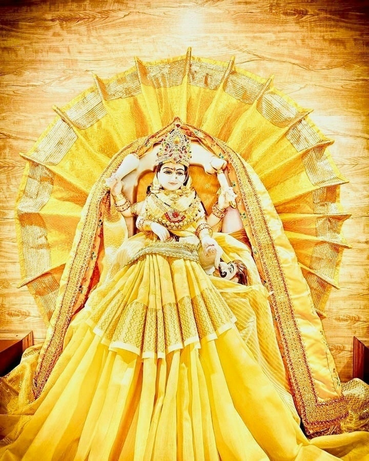 baglamukhipuja's tweet photo. माँ बगलामुखी के कृपापात्र भक्त के भीतर कोई ऐसी कामना शेष बचती ही नहीं है, जिसे वह पूर्ण करना चाहे। वह सभी सांसारिक इच्छाओं, आवश्यक��ाओं और स्पृहाओं से ऊपर उठकर माँ क��� चरणों में स्थान पाता है। https://t.co/TGcUJaWu0e