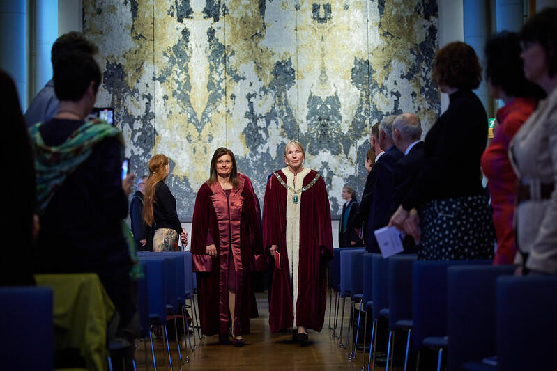 Nye æresdoktorer ved UiB utnevnes i høytidelig æresdoktorpromosjon i universitetets aula 24. mai. 
uib.no/ledelsen/16895…
Les om de nye æresdoktorene her:
uib.no/aktuelt/166893…