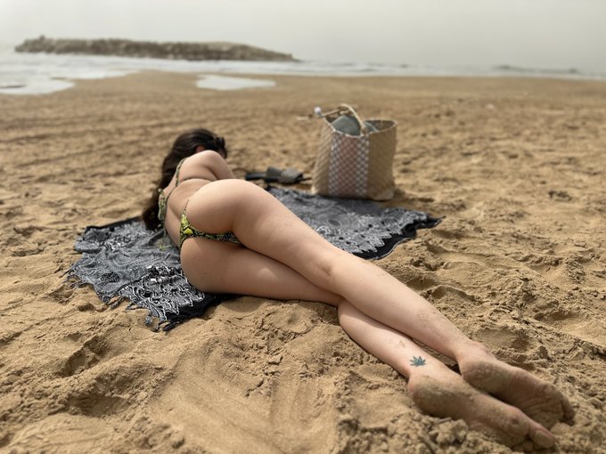 בוקר טוב מתחיל ככה https://t.co/4pTlnmGkio<a href="/tag/nsfw_twt"class="tags"><span>#nsfw_twt</span></a>