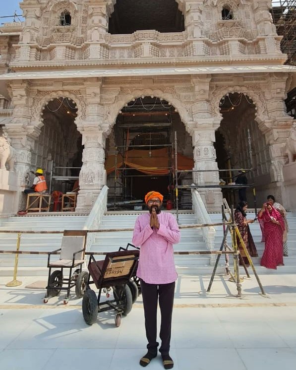 RAMESHBHAIMLA's tweet photo. मंगल भवन अमंगल हारी
द्रवहु सुदसरथ अजिर बिहारी॥

અયોધ્યાના ભવ્ય રામમંદિરમાં પ્રભુ શ્રી રામલલ્લાનાં શ્રદ્ધા પૂર્વક દર્શન કરીને આશીર્વાદ લીધા

જય શ્રી રામ 🚩

@narendramodi https://t.co/hhvM5pFnk8
