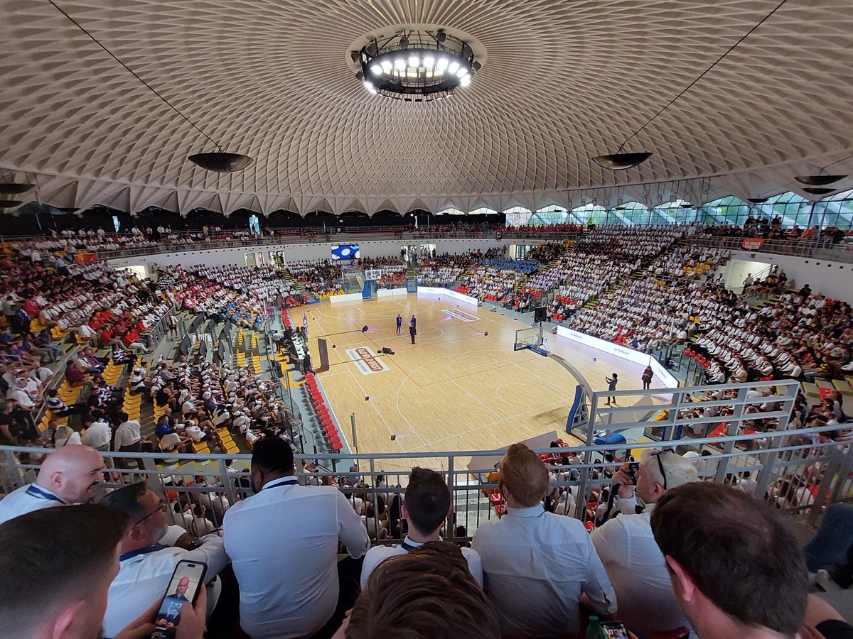 So exciting! Last night the opening ceremony was epic. And today the tournament begins. We can't wait to see you take to the field. 🏉

© instagram.com/magociclo