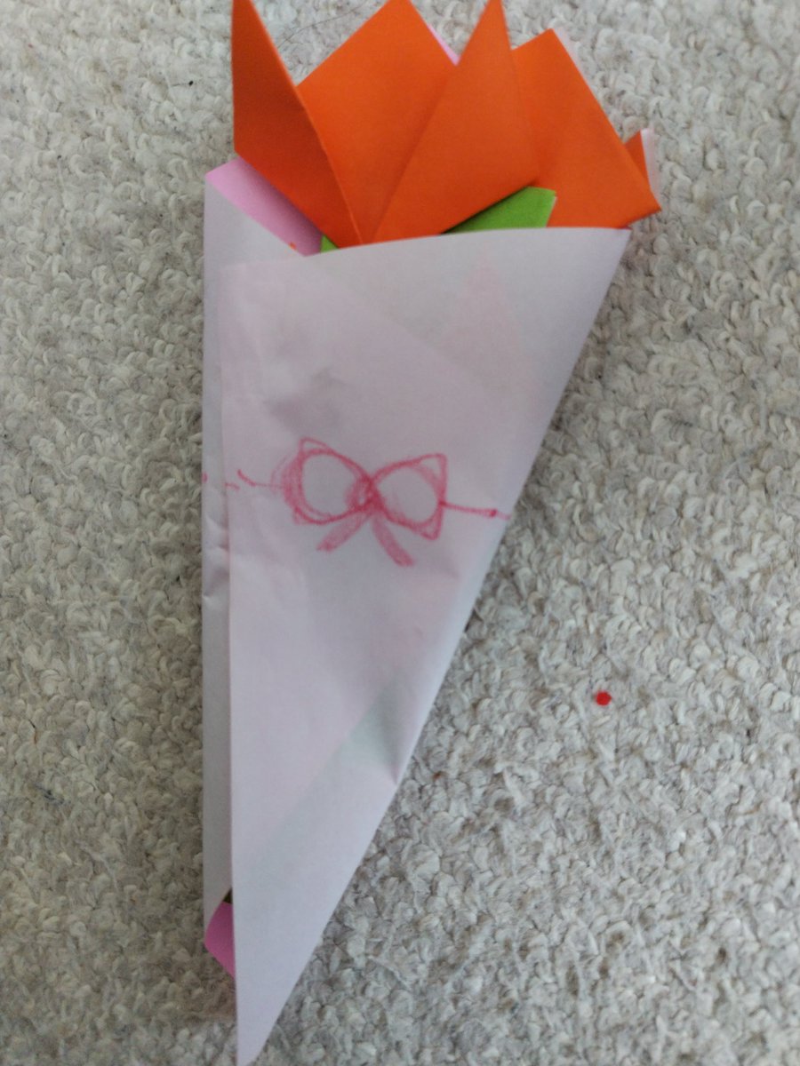 ひいちゃん、こんにちわ～
孫が、折り紙で作った、花束💐くれました。ばぁばは嬉しいです～
#コネクト茨城