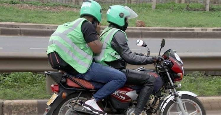 #Hamasika Je ni haki kwa abiria kumshikilia mwenye boda boda wakati anapo muemendesha kama njia ya kujizuia?