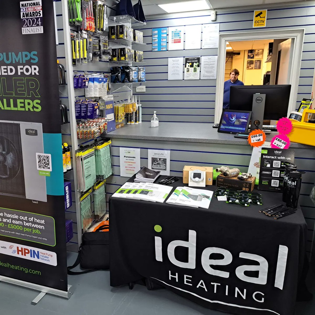 JR_idealheating's tweet photo. The #heatandgreet tour is @beggsandpartners Basildon today. I'm here handing out #merch & #sausagerolls . Pop down and say hello 👋
#logicmax #voguemax #logicair #halowifi #halolite #ASHP #Hpin https://t.co/BnL1sGt1rB
