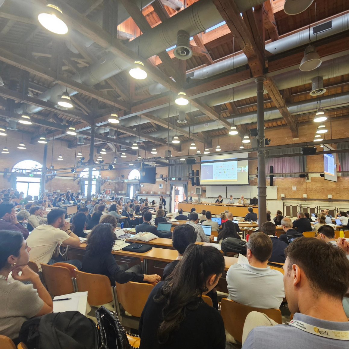 ManuelaStranges's tweet photo. I just returned from three days in the beautiful Venice for the Age-It General Meeting. I presented a work on "Triple standards of aging in Europe" (with G. Vella and F.C. Billari), in which we explore the link between gender and education on ageism and double standard.
#ageit https://t.co/zR7mjkF8N9