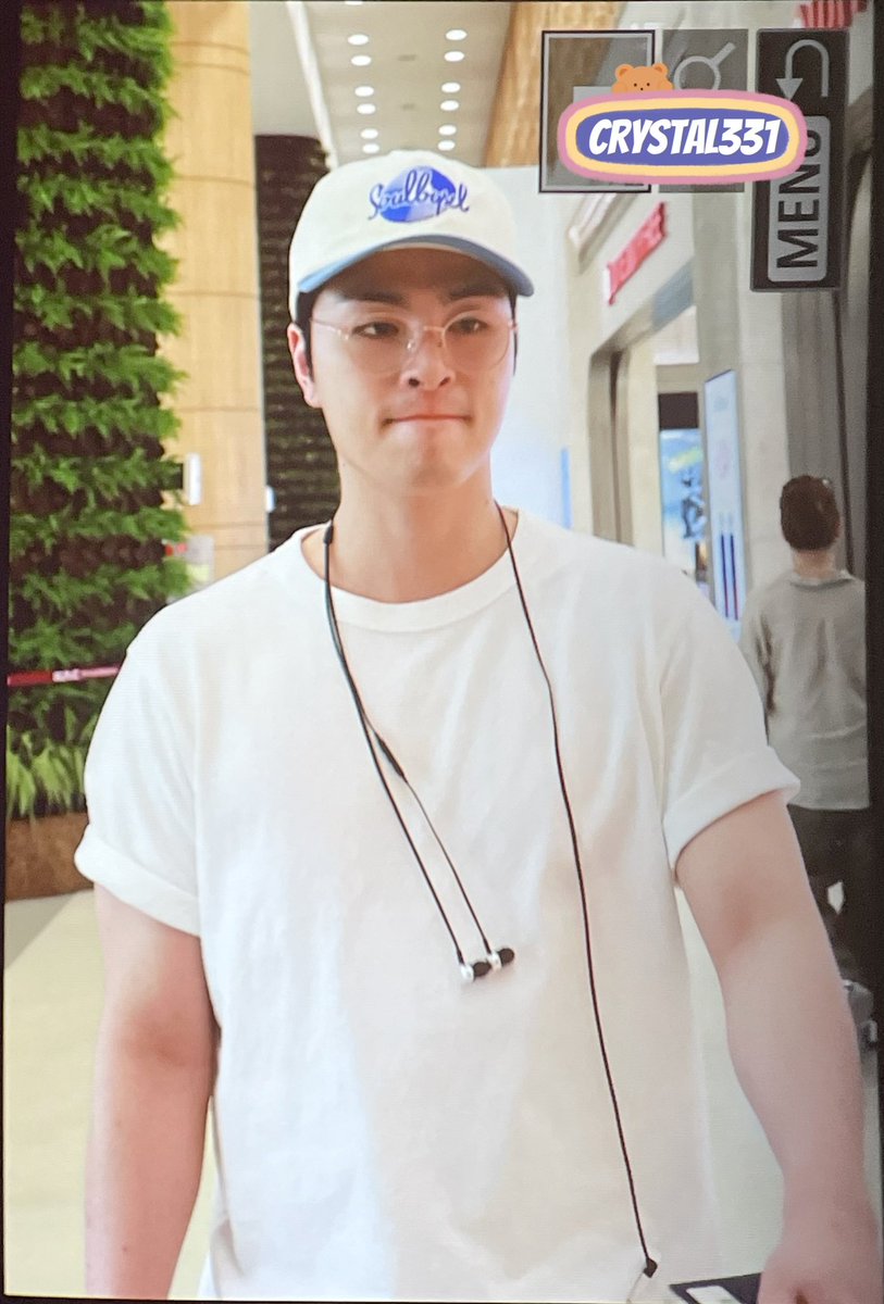 Crystal331_'s tweet photo. 240523 GMP🛫

Osaka go go go! 
오늘 되게 귀엽다🥰기분이 날씨처럼 아주 좋네요

#구준회 #준회 #JUNHOE #JUNE #具晙会 #ジュネ 
#iKON #아이콘 https://t.co/22CTknmeRL