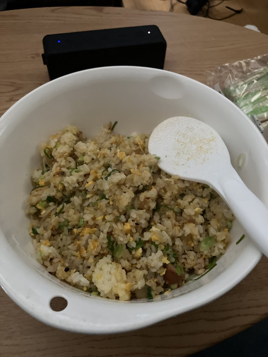 endama100's tweet photo. 美味し
美味し
美味し
左チャハーン
右ホットケーキ https://t.co/ZQFtWAIdla