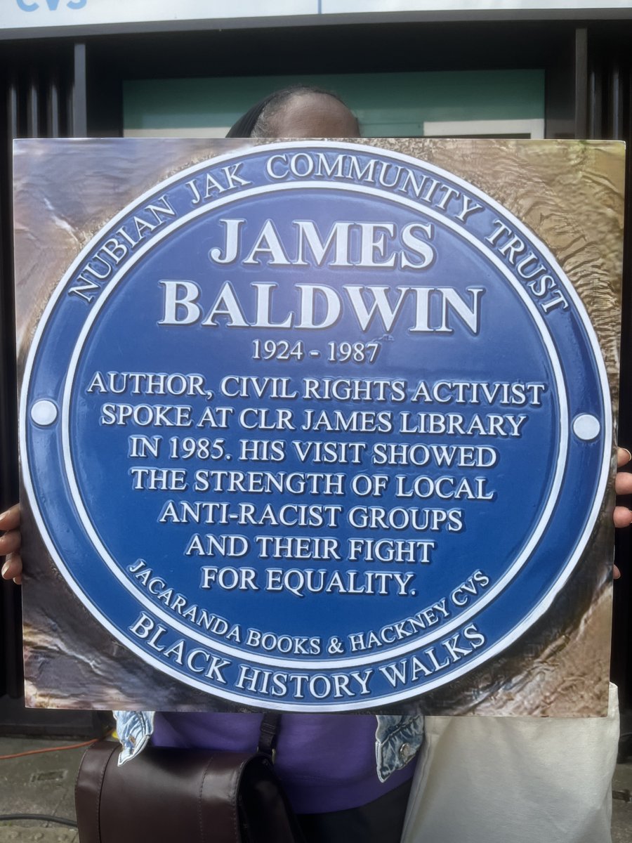 Black History Walks has unveiled a @NubianJak Blue Plaque to commemorate US author, poet & activist James Baldwin who visited Hackney to see the library named after CLR James. Visit the plaque at Hackney CVS building, 24 Dalston Lane, E8 Find out more: orlo.uk/1T22Y