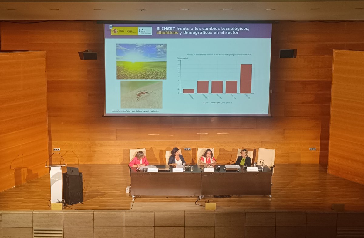 FERIASJAEN's tweet photo. ESTÁ PASANDO||🚜Comenzando en #Ifeja, la 2ª Jornada de #Agroseguridad, con la 4ª Mesa. "El INSST frente a los cambios tecnológicos, climáticos y demográficos en el sector".
@Ibermutua @quironPREV @MCMUTUAL @MutuaFM
@ITURRIGroup @Fremap_Mutua @Asepeyo #prevor
#prevencion #PRL https://t.co/bg7hRp5V7w