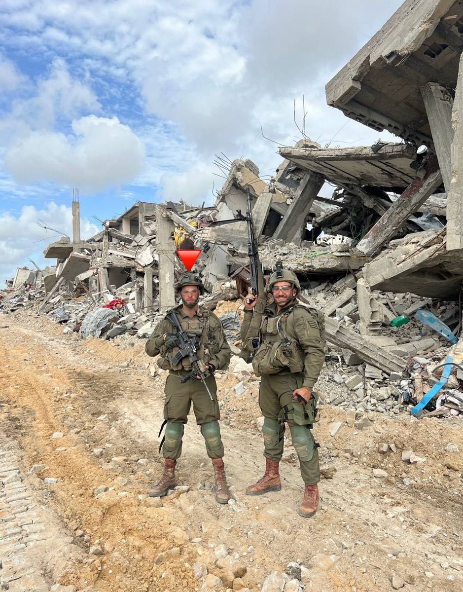 آخر صورة للضابط في جيش الاحتلال من كتيبة 'نيتسح يهودا' الذي قتل بالأمس في بيت حانون شمال غزة.