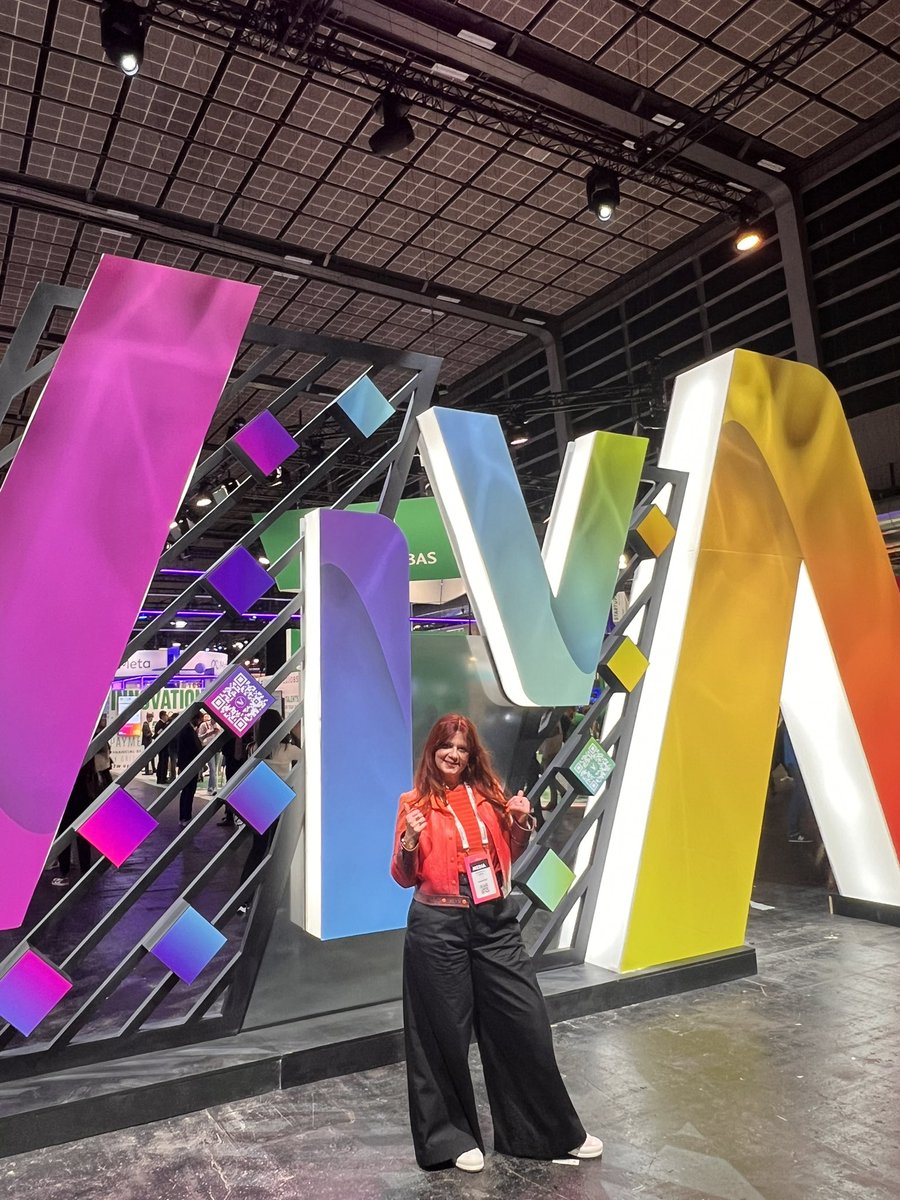 FlashTweet's tweet image. #VivaTech

💎La #Tech dans le #Luxe chez @LVMH, ça donne quoi ? 

⚡️Le #FlashTweet vous fait un petit recap de la 1ere journée en #thread ⬇️

#event #CRM #ExperienceClient #Vivatech 

Poke @VivaTech @mallys_ @MathieuFlex @MarieMicheleAB
