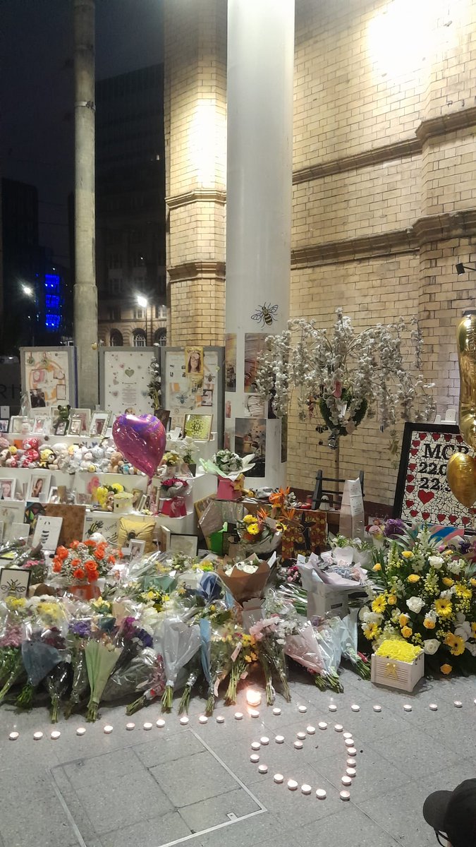 Last evening I was deeply honoured to represent His Majesty's Lord Lieutenant, Mrs. Diane Hawkins and stand by the side @RailwayMission Rev Mike Roberts as he held a memorial service at 10.31pm marking the 7th anniversary of the Manchester Arena bombing