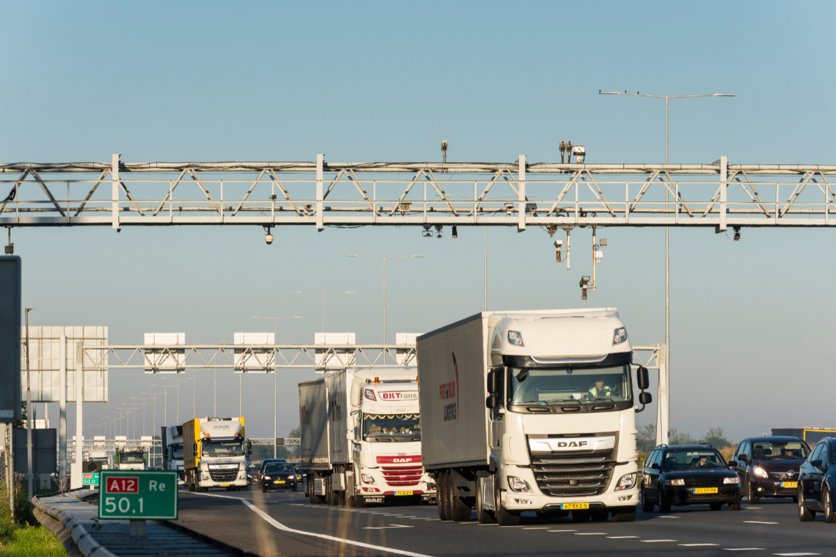Vrachtwagenchauffeurs we hebben jullie hulp nodig. 🚛 Graag horen wij hoe tevreden jullie zijn als weggebruikers op onze Rijkswegen. Geef hier jullie mening. 👇startvragenlijst.nl/vrachtwagens/