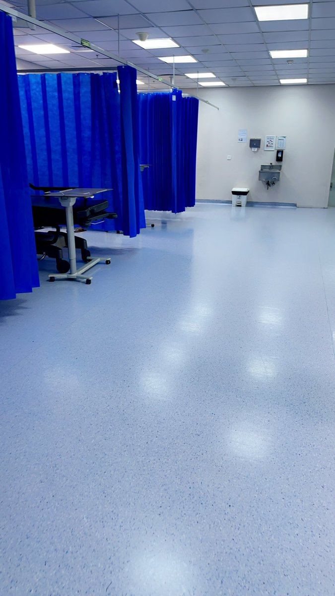 هناك بين أزقة المستشفيات والغرف البارده مرضى ضاقت بهم الحناجر وسالت مدامعهم من شدة الالم إلهي خفف مابهم وارحم ضعفهم