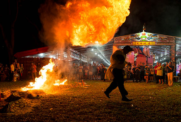 Death, a taboo topic for most people, is the subject of a new book that explores the evolution of cultural and religious practices in Singapore. Find out more about '‘Death and the Afterlife’, co-edited by Dr Terence Heng (@tereheng), @LivUniSoc. ⤵️ liverpool.ac.uk/law-and-social…