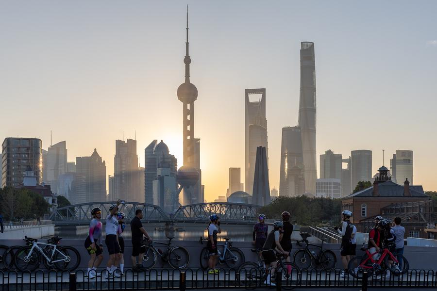 XHNews's tweet photo. Global logistics giant DHL Group announced that it has established a center of excellence in Shanghai for electric vehicles (EVs) made in China, aiming to provide end-to-end, integrated logistics services for EV products https://t.co/tRtLAECWNt https://t.co/was2JJmDCC