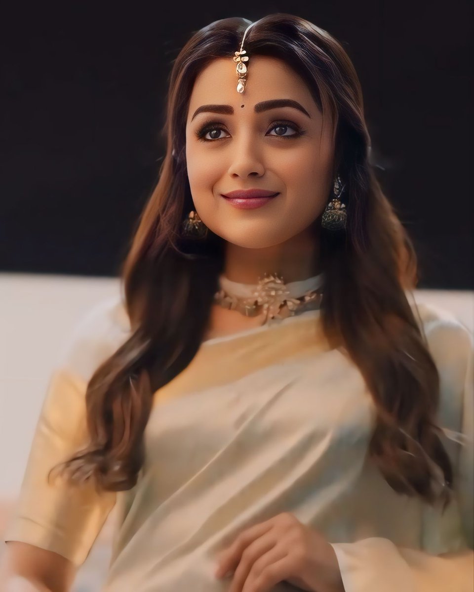 trishagraphy's tweet photo. With each role, Trisha proves why she remains the reigning queen of cinema. 👑 💖
#TimelessCharm 🌟 #SouthQueen
#trisha #trishakrishnan #ps1 #ponniyinselvan #PS2 #leo #trishakrishnanfans #trishahot #southqueentrisha #trishagraphy #quotes #trishakrishna #trishafans https://t.co/Wxv9KOypxi