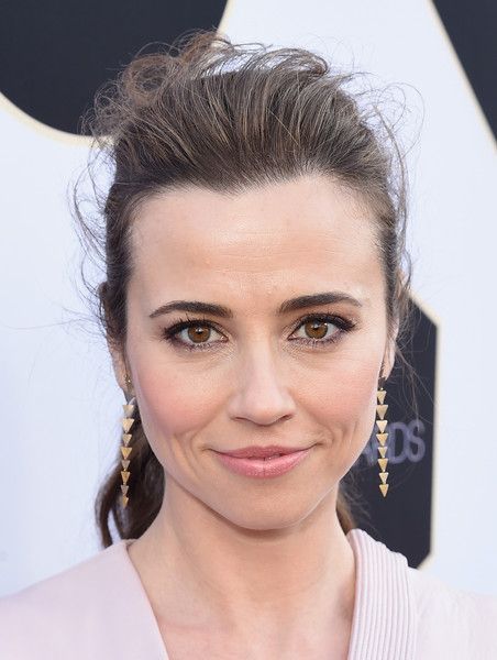 Linda Cardellini  #LindaCardellini