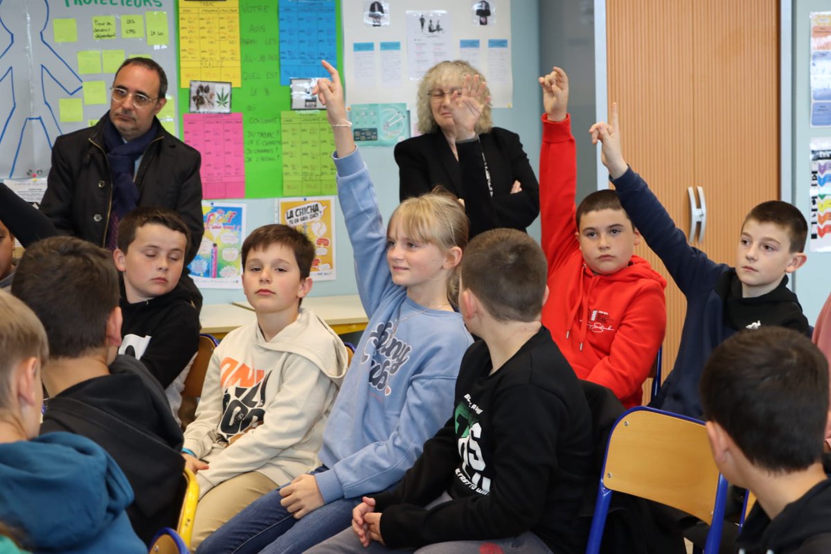 BenmiloudKarim's tweet photo. Suite et fin de la visite au collège Jeanne Cluzel de Montmarault (allier).
👏👏👏 Bravo à toute l'équipe, et à l'école de la commune, pour ces très beaux projets !
✅️ liaison école-collège
@NBelloubet @acclermont @DSDEN_03 @CMA_allier @Allierdpt @claude_riboulet @DAAC_Clermont https://t.co/ZZrAWnEqoq