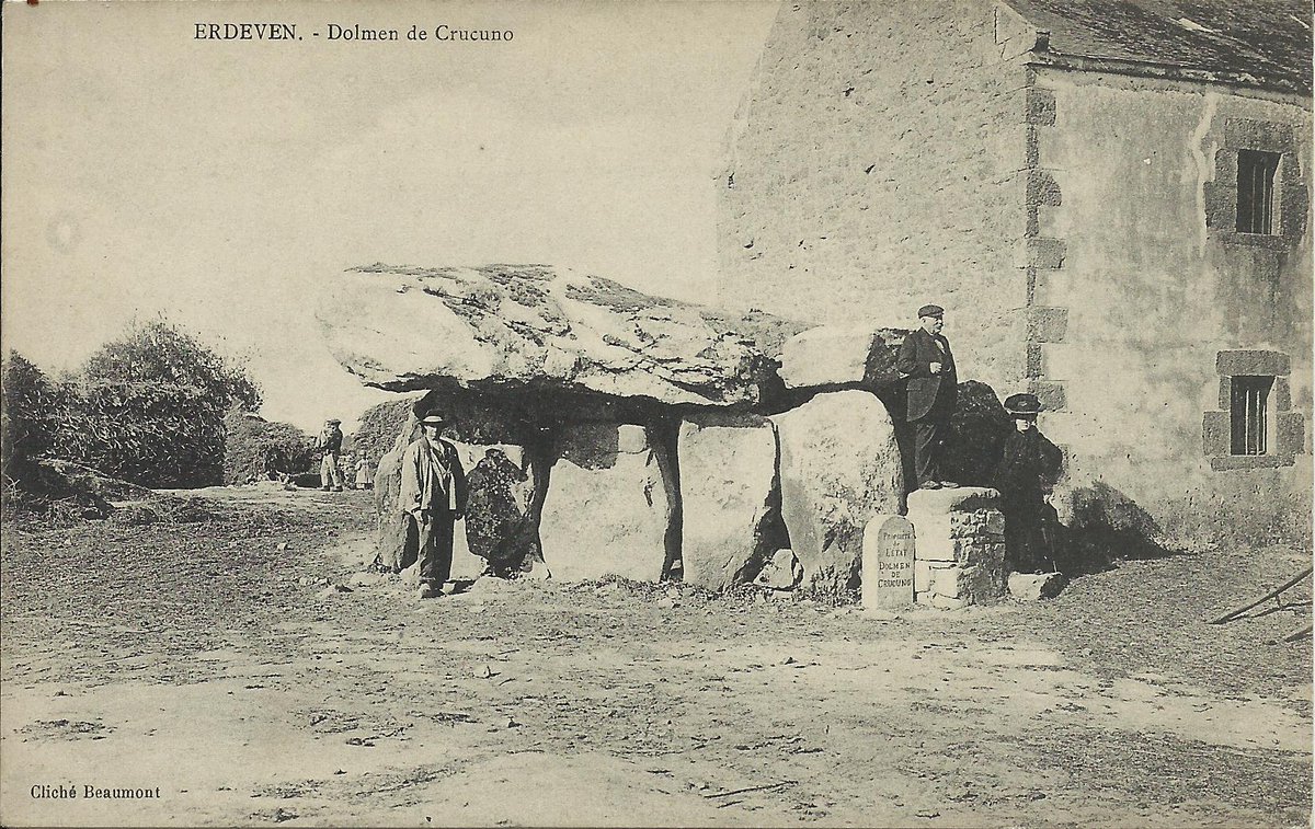 Only the truly monumental chamber of the passage grave at Crucuno in Plouharnel (Morbihan) survives. This card from 1905 or earlier by a photographer called Beaumont shows its position at the heart of the village where it still stands today.