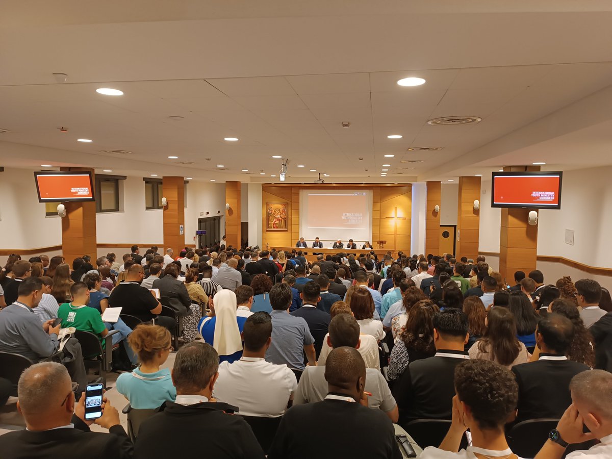Youth can be the main agent of renewal so the Church can 'unblock' itself &amp; become young again (cf. ChV, 34).
Let's be open to young people and  to the future with hope!".

Card. Kevin Farrell opens the International Youth Ministry Congress 2024.

#Christusvivit #laityfamilylife