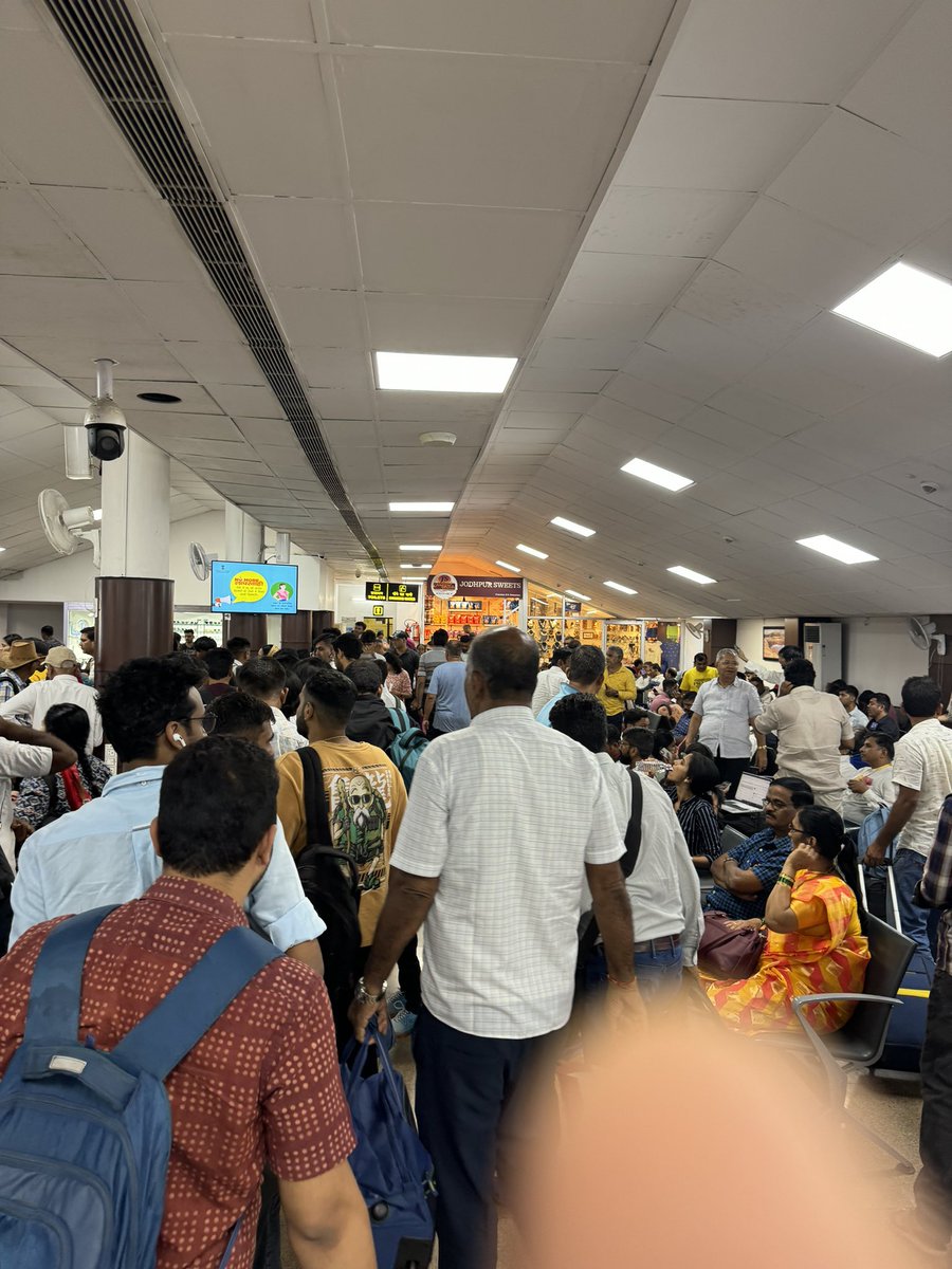 #airportauthority #AAI <a href="/AAI_Official/">Airports Authority of India</a> 
Please see the situation of passengers travelling from Jodhpur. No seats to sit. Need to improve this. 😔