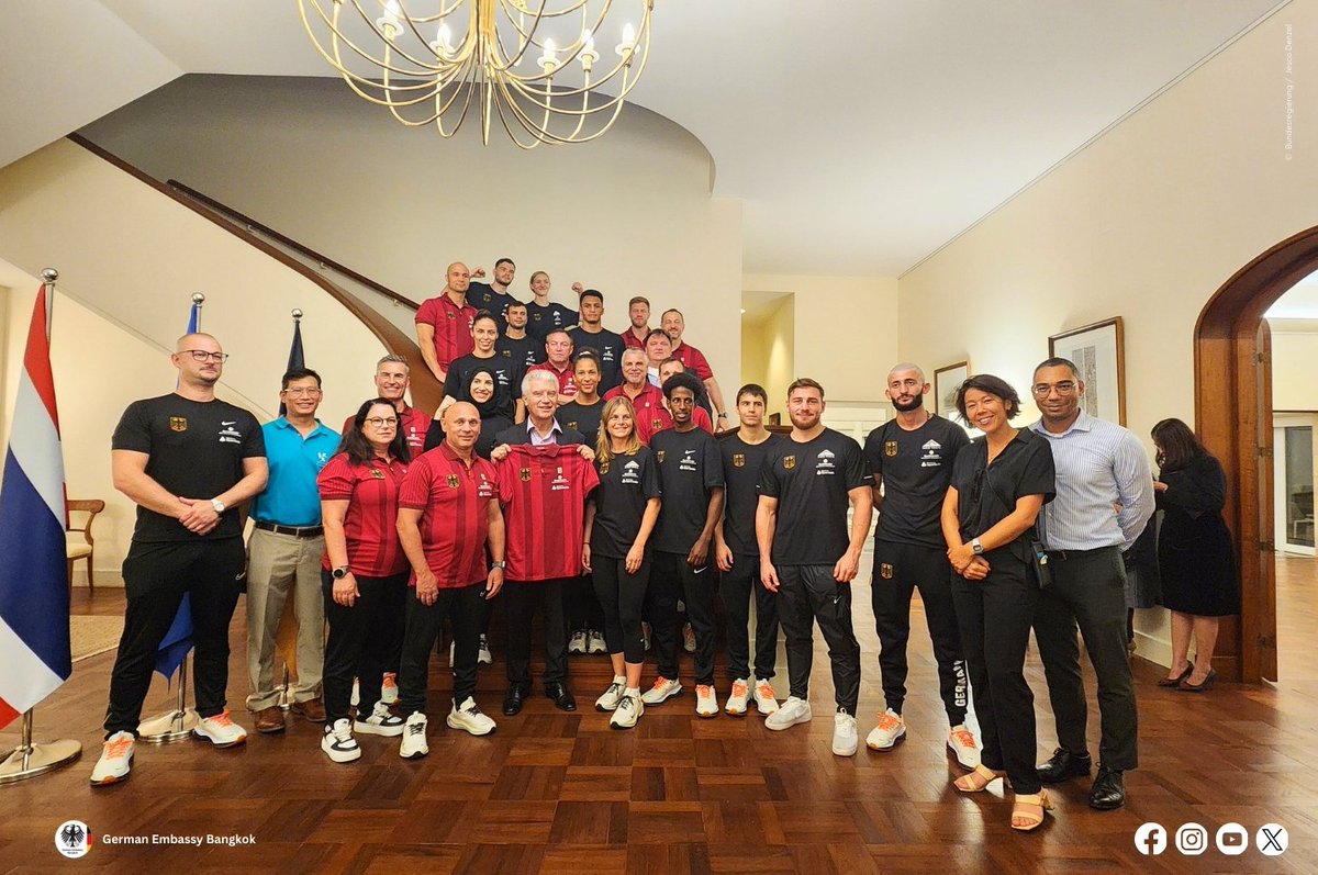 2024 is all about sports! In 3 weeks the #UEFAEURO2024 starts in 🇩🇪 followed by #2024ParisOlympics! The boxers 🇩🇪🥊 are in 🇹🇭 for the final qualifying tournament for Olympia! Last night they gifted us with a crash course on boxing at the German Embassy.😅 Good luck🍀to the team!