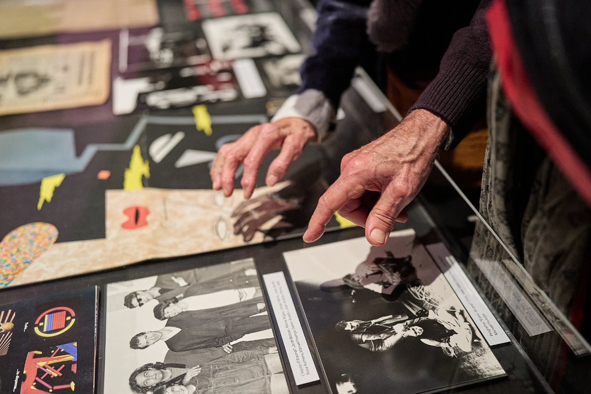 MACBA_Barcelona's tweet photo. 🗓️ Últims dies per visitar l'exposició “Visual origen. Film / Vídeo / Informació”!
Si encara no has descobert què va significar el grup FVI (Film Vídeo Informació) i la revista “Visual”, aquesta és la teva oportunitat! 👉 https://t.co/7h1U3ctvKF
#VisualOrigenMACBA https://t.co/HzyV5tKHwX