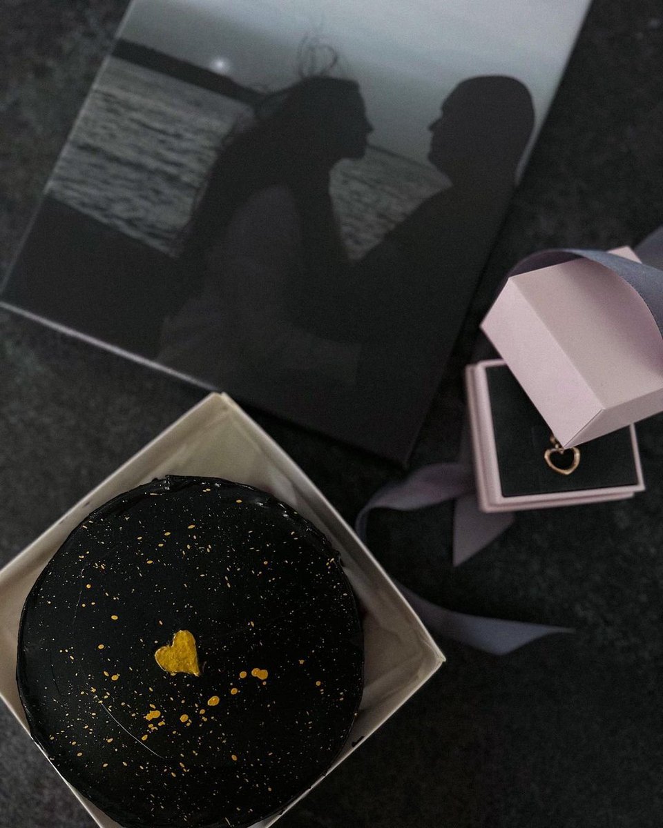 BerringtoONN's tweet photo. Absolutely adore thoughtful gifts that come from the heart! 💖Whether it's a handpicked bouquet of wildflowers or a handmade piece of jewelry,it's the little gestures that mean the most.What's the most heartfelt gift you've ever received? Share your stories! ��� #GiftsFromTheHeart https://t.co/2sJMUXijg6