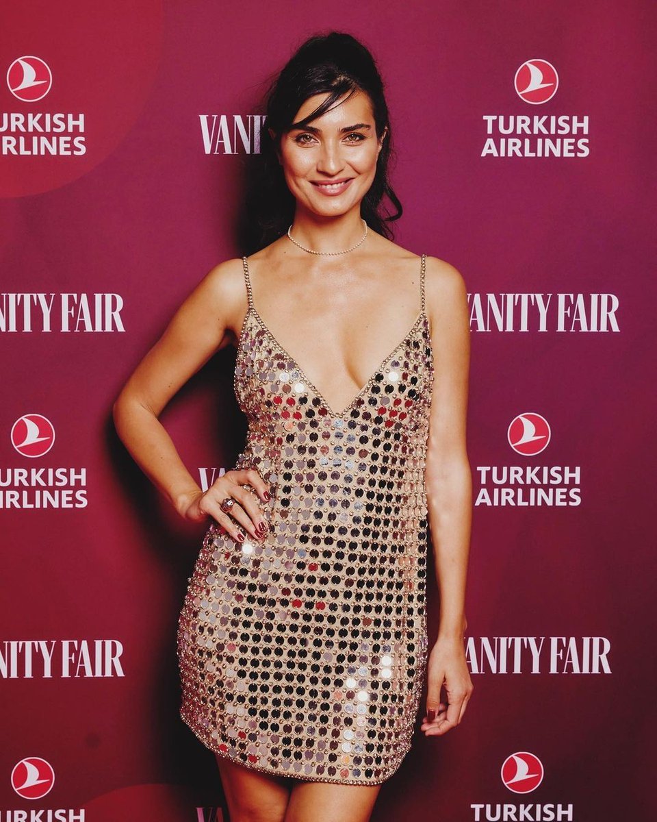 #TubaBüyüküstün #CannesFilmFestivali'ndeki #VanityFair davetinde izlenme rekorları kıran #EmilyInParis dizisinin Alfie’si #LucienLeonLaviscount ile bir araya geldi. birsenaltuntas.com/magazin/tuba-b…