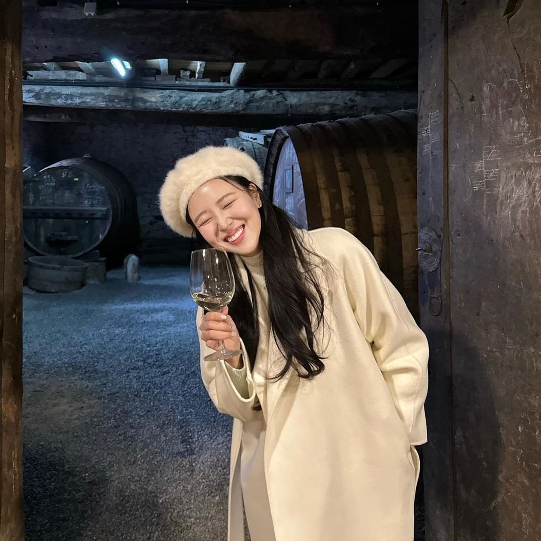 lolo722299's tweet photo. The cellar is the witness of time and the cradle of fine wines. Here, I feel the marks of the years and the essence of winemaking. Let's step into this magical world together, explore the wonders of the wine cellar and savor those mellow treasures!
#wine 
#winelover 
#vino https://t.co/VqteQo9feg