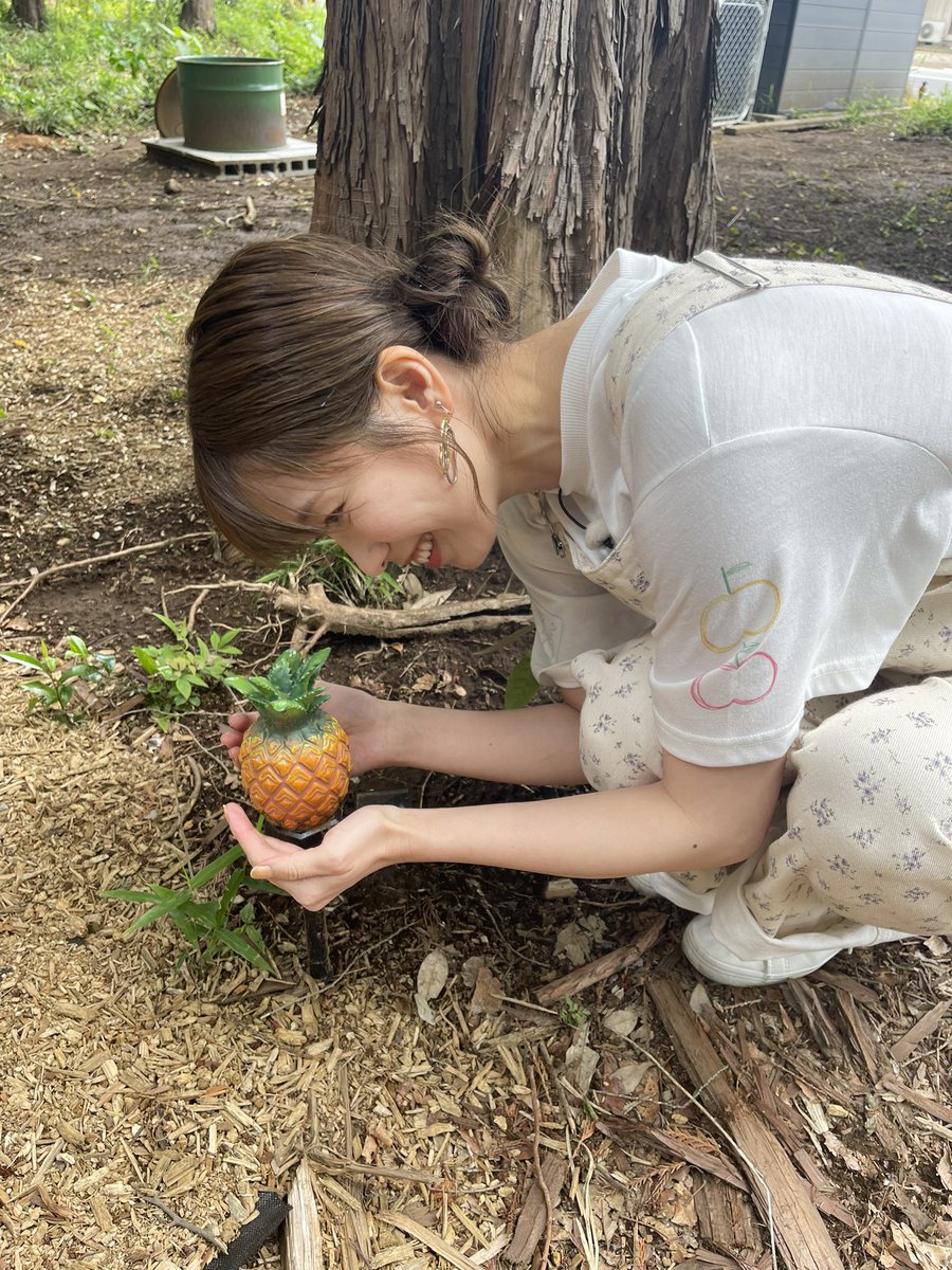 りんごのTシャツを着て パイナップルをGET😌🍎🍍