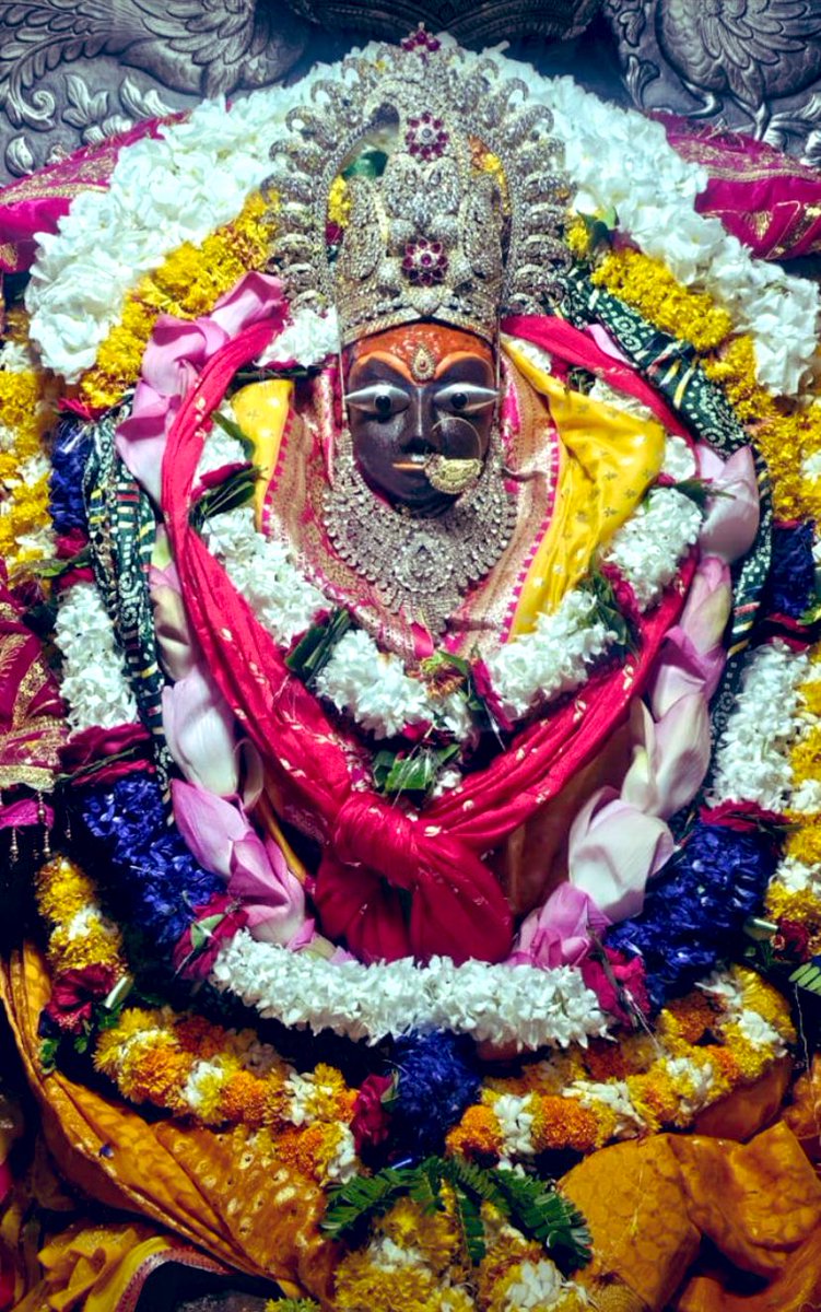 maa_maihar's tweet photo. 🙏🙏 गुरुवार प्रातःक़ालीन दर्शन 🙏🙏
            माँ शारदा देवी मैहर मप्र https://t.co/xJrgh1tUBf