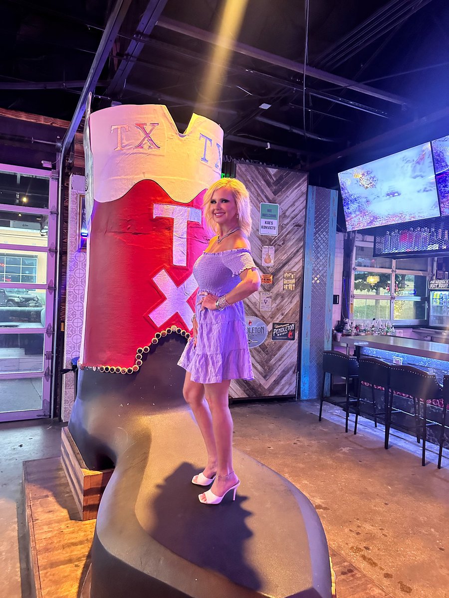 Tammy_TGIT's tweet photo. 🦋🩵A Pic Is Worth 1000 Words🩵🦋
Get out in the storms and climb that mountain, stand tall!
Thanks @KoeWetzel
https://t.co/iNX2FxxPwm
#TGIT☀️ #TGITTammy #TammyMusic
#Singer #Songwriter #RecordingArtist
#DomesticAbuseSurvivor #GodAndAJob https://t.co/ZCjONUZpsQ