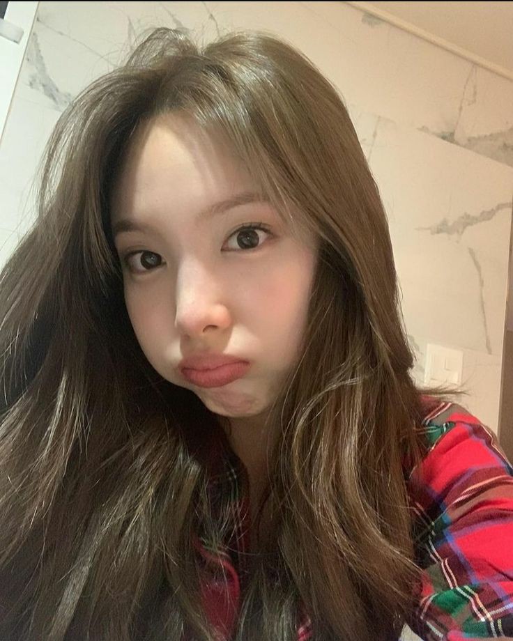 ㅤ

             good morning folks! felt cute today ^-^  

ㅤ