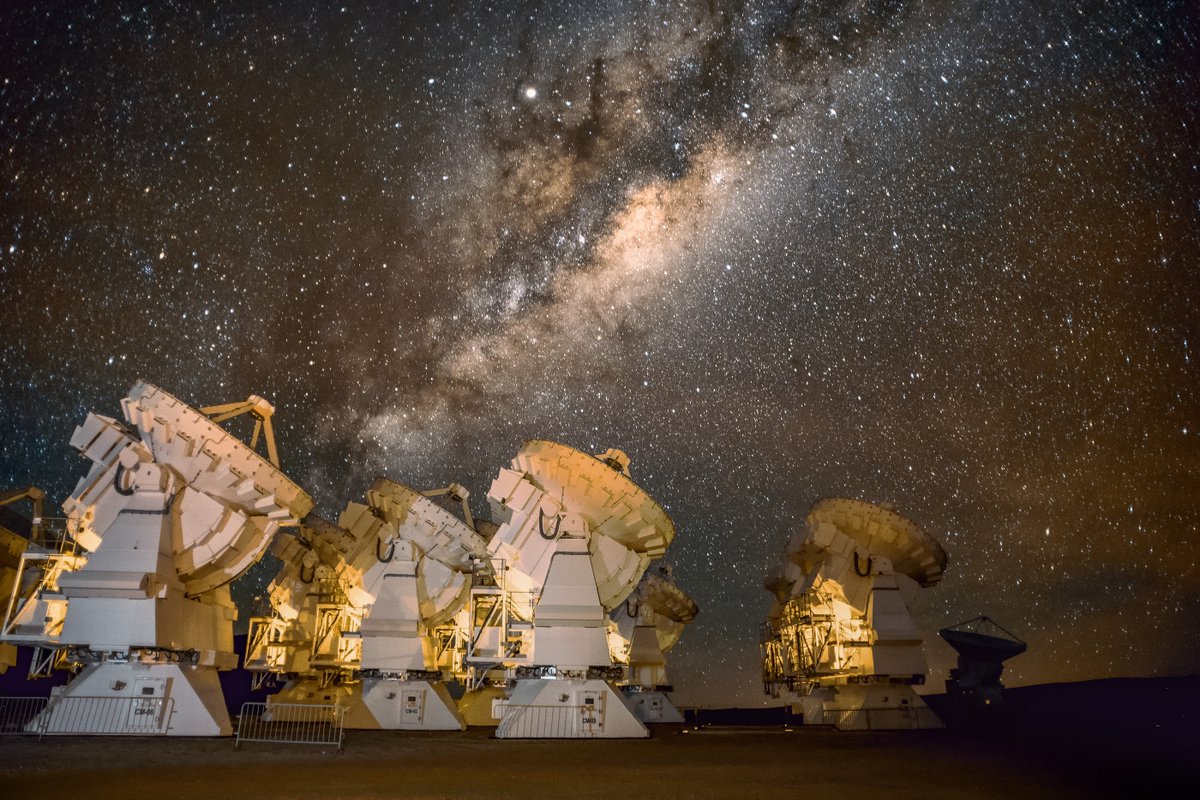 Magnificent ALMA and the Milky Way (Credit: ESO/S. Otalora)
