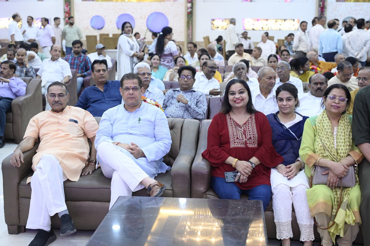 yogenderchando1's tweet photo. कल रात्रि राज वाटिका करोलबाग में मेरे 
जन्मदिवस पर मेरे प्रियजनों द्वारा आयोजित कार्यक्रम में सभी प्रियजनों का आशीर्वाद प्राप्त हुआ।

जन्मदिवस के अवसर पर प्रत्यक्ष-अप्रत्यक्ष एवं सोशल मीडिया के विभिन्न आयामों द्वारा सभी शुभचिंतकों द्वारा असीम स्नेह, आशीर्वाद, और शुभकामनाएं प्राप्त हुई।

इसके लिए आप सभी आदरणीय शुभिजनों का हृदय तल की गहराइयों से बहुत-बहुत आभार व्यक्त करता हूं। 

आप सभी शुभचिंतको की शुभेच्छाओं से एक विशेष प्रकार की आत्मिक ऊर्जा एवं प्रेरणा प्राप्त होती है। जो जीवन के पथ पर  जनहित में सदैव कार्यरत रहने के लिए मन में स्फूर्ति एवं नव उत्साह का संचार करती है।

#YogenderChandolia #BJP4INDIA #LokSabhaElections2024 #NorthWest #PhirEkBarModiSarkar #AbkiBaar400Paar #BJP4Delhi #Delhi #ModiJiKaYogender
