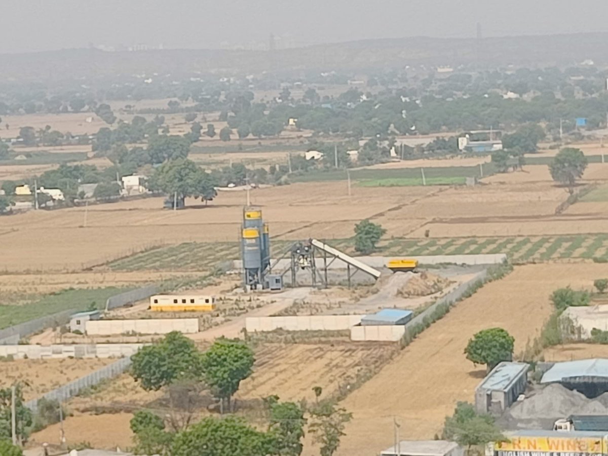 itsankur3's tweet photo. @CPCB_OFFICIAL Sir these are pictures of multiple Cement plant operational in and nearby area of Sec68 residential society. The ash has been left in open impacting the health of residents in nearby society. @Rao_InderjitS https://t.co/PIj3fOoHJR