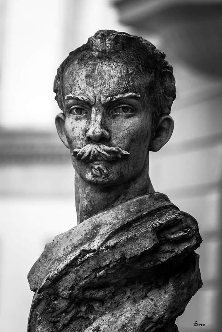 #BuenosDías, 🇨🇺 recuerda con respeto y admiración al gran prócer de la historia, #JoséMartí, quien sigue inspirándonos. ✍️“El mundo es equilibrio, y hay que poner en paz a tiempo las dos piezas de la balanza.” #UnidosXCuba #DeZurdaTeam