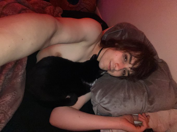 Goodnight, internet :) we r sleepy https://t.co/BkDplx95JU