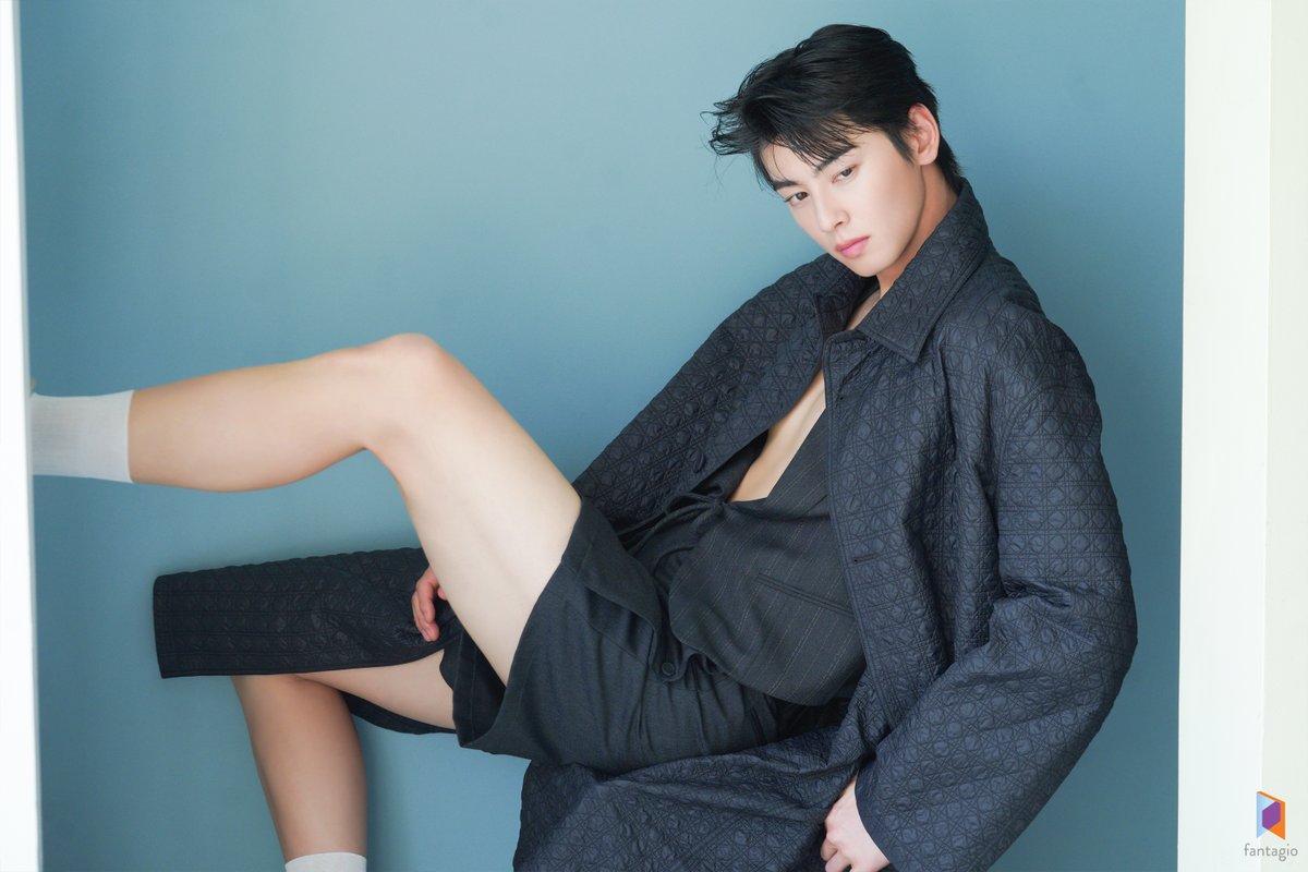 CHAEUNWOO_offcl's tweet photo. [#차은우][비하인드컷] ESQUIRE E ISSUE Dior Men 촬영 현장

#아스트로 #ASTRO #CHAEUNWOO
#Dior #ESQUIREKOREA
@esquirekr @Dior https://t.co/Int2XzMK04