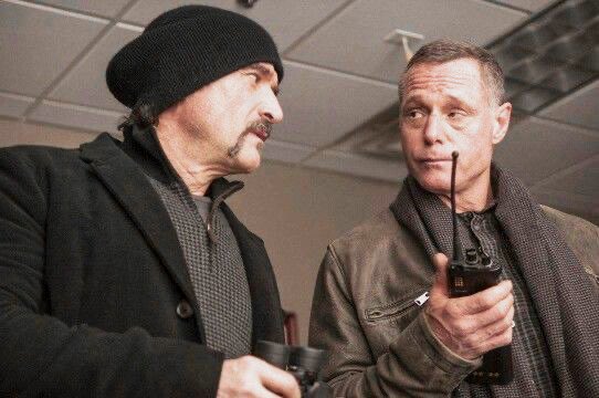 luthorscastiel's tweet photo. #chicagopd spoilers but wait can we talk about al coming back even if it was just a hallucination i actually cried when i saw him 🥹 hank needed his best friend in that moment so he had him 😭 https://t.co/jZRTPYBi38