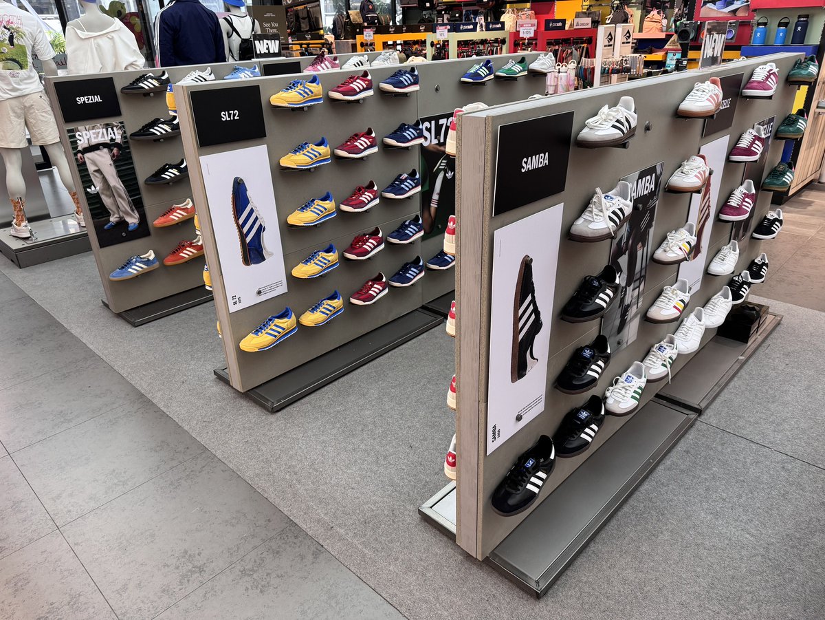 Centralnews's tweet photo. คนรัก Adidas มาด่วน!! ตอนนี้ Adidas Original Sneakers มี Pop-up ที่เซ็นทรัลลาดพร้าว! 👟 พบกับสนีกเกอร์รุ่นฮิตมากมาย ที่ขนมาให้ช้อปฟินๆ ตั้งแต่วันที่ 22 พ.ค. 67 - 4 มิ.ย. 67
⁣
#Adidas #AdidasSamba #AdidasGazelle #AdidasCampus #รองเท้าผ้าใบ https://t.co/cjGEqmqfTs