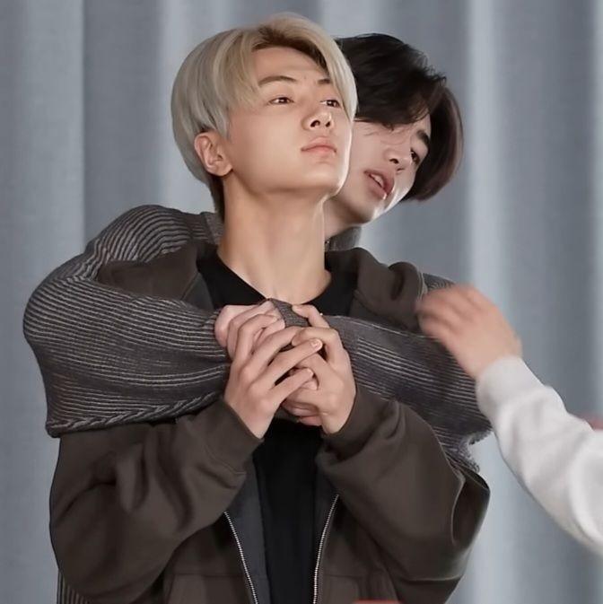 ssunghoona's tweet photo. kamu mau ku cekek ga? https://t.co/kVR0YuXEKt