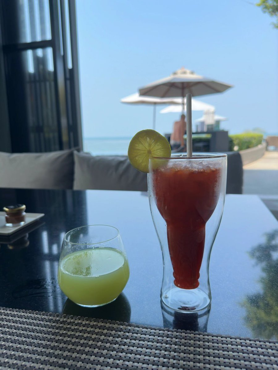 Anendsda's tweet image. To you who embraces happiness