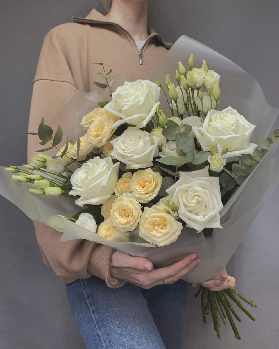 nd_rct's tweet photo. Я и мой цветочный любимчик🌼 https://t.co/MTTsHmuR4m